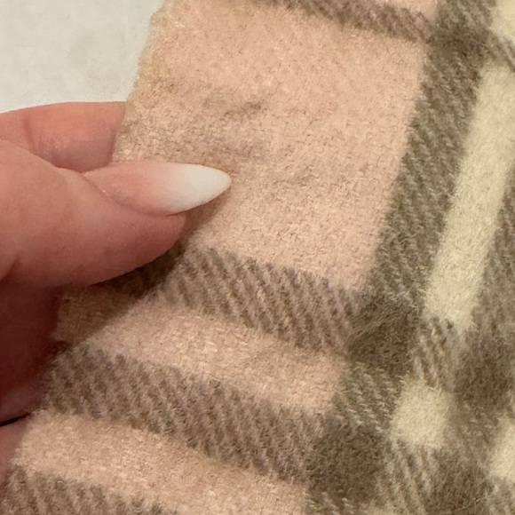 BURBERRY 100% Cashmere Light Pink Plaid Nova Check Scarf - Picture 5 of 7